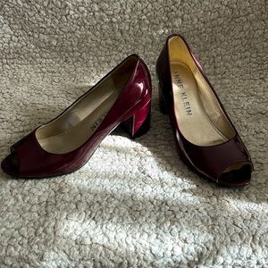Anne Klein block heel size 8.5 in maroon patent leather